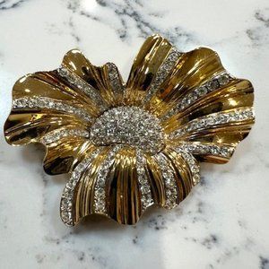 𝅺Nina Ricci Brooch with Swarovski